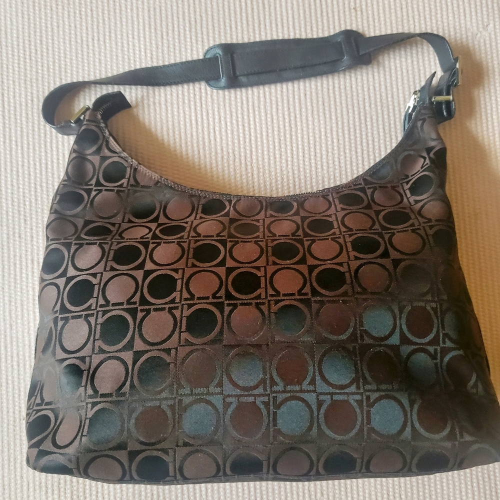 SOLD - Salvatore Ferragamo Gancini Shoulder Hobo Bag - Picture 2 of 16
